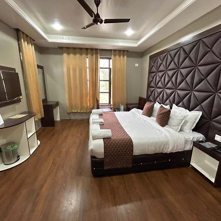 Fair Mount, Airport Road, Humhama Srinagar Hotell Exteriör bild