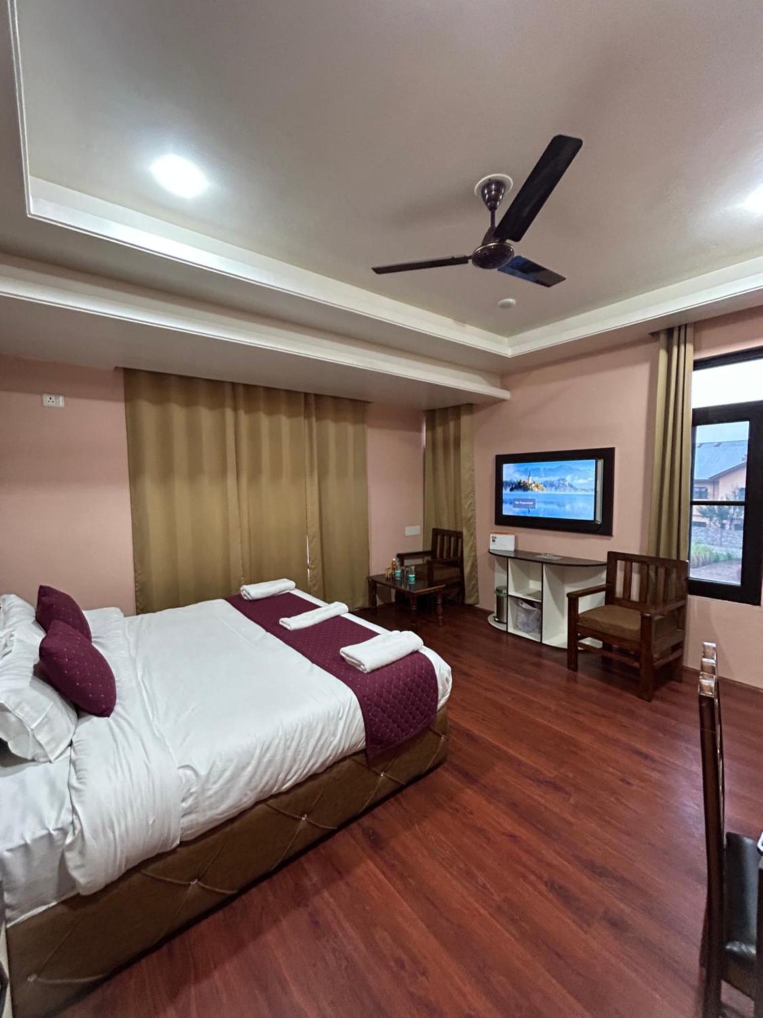Fair Mount, Airport Road, Humhama Srinagar Hotell Exteriör bild