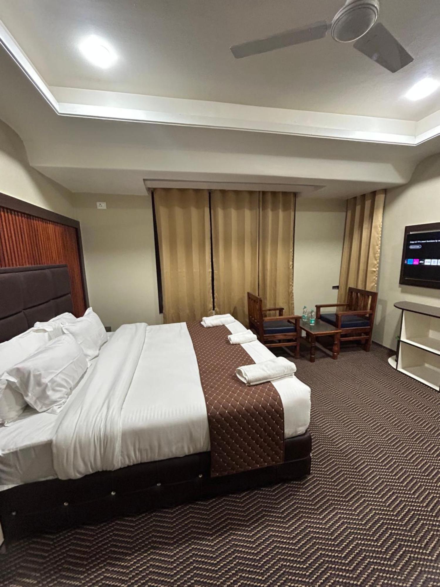 Fair Mount, Airport Road, Humhama Srinagar Hotell Exteriör bild