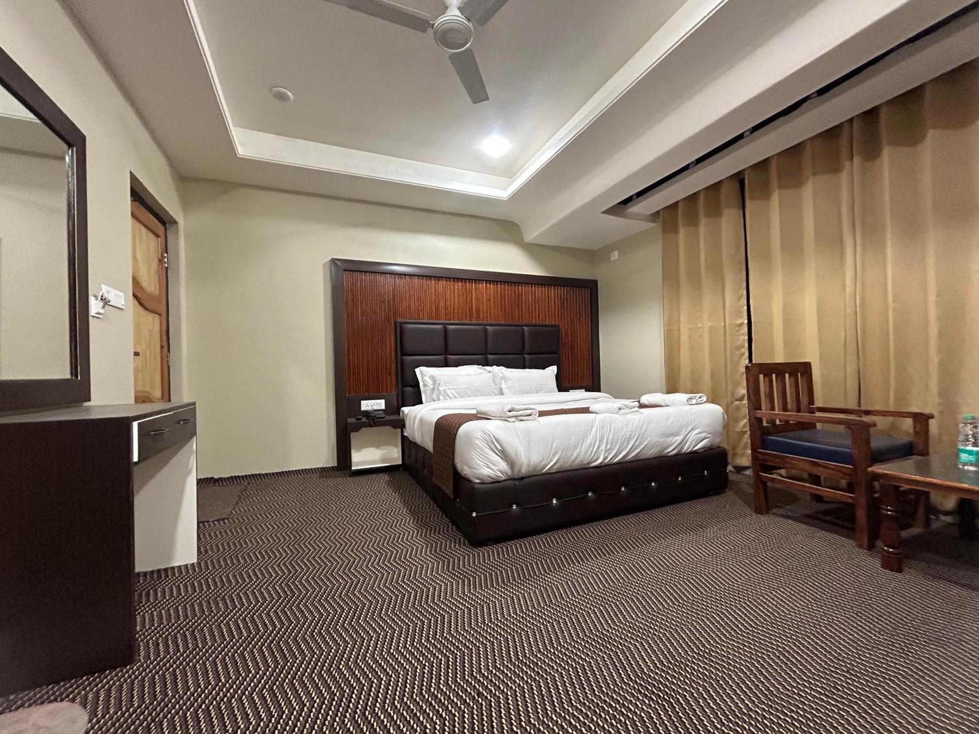 Fair Mount, Airport Road, Humhama Srinagar Hotell Exteriör bild