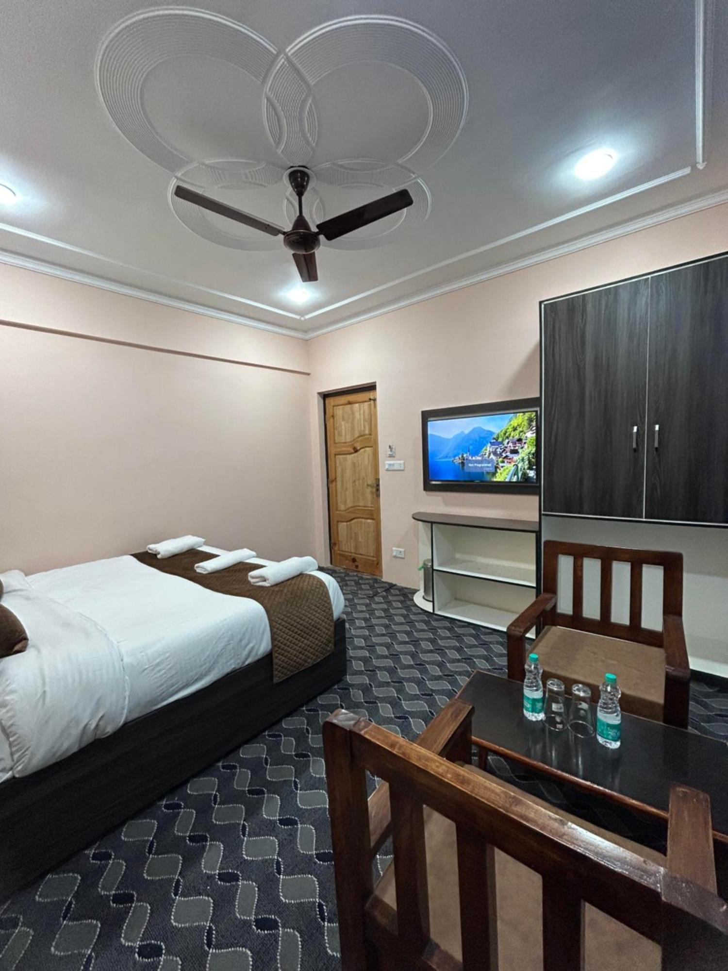 Fair Mount, Airport Road, Humhama Srinagar Hotell Exteriör bild