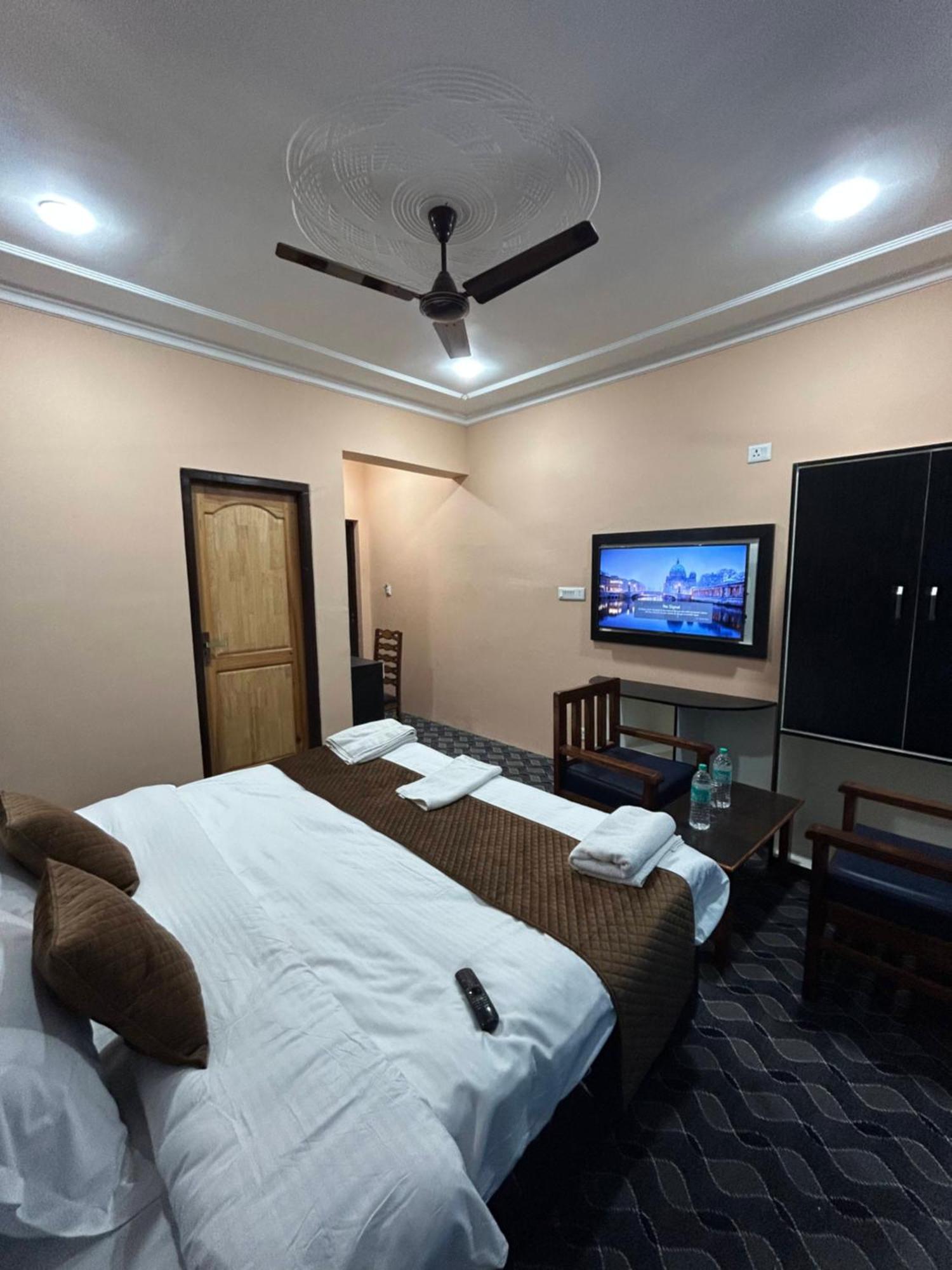Fair Mount, Airport Road, Humhama Srinagar Hotell Rum bild