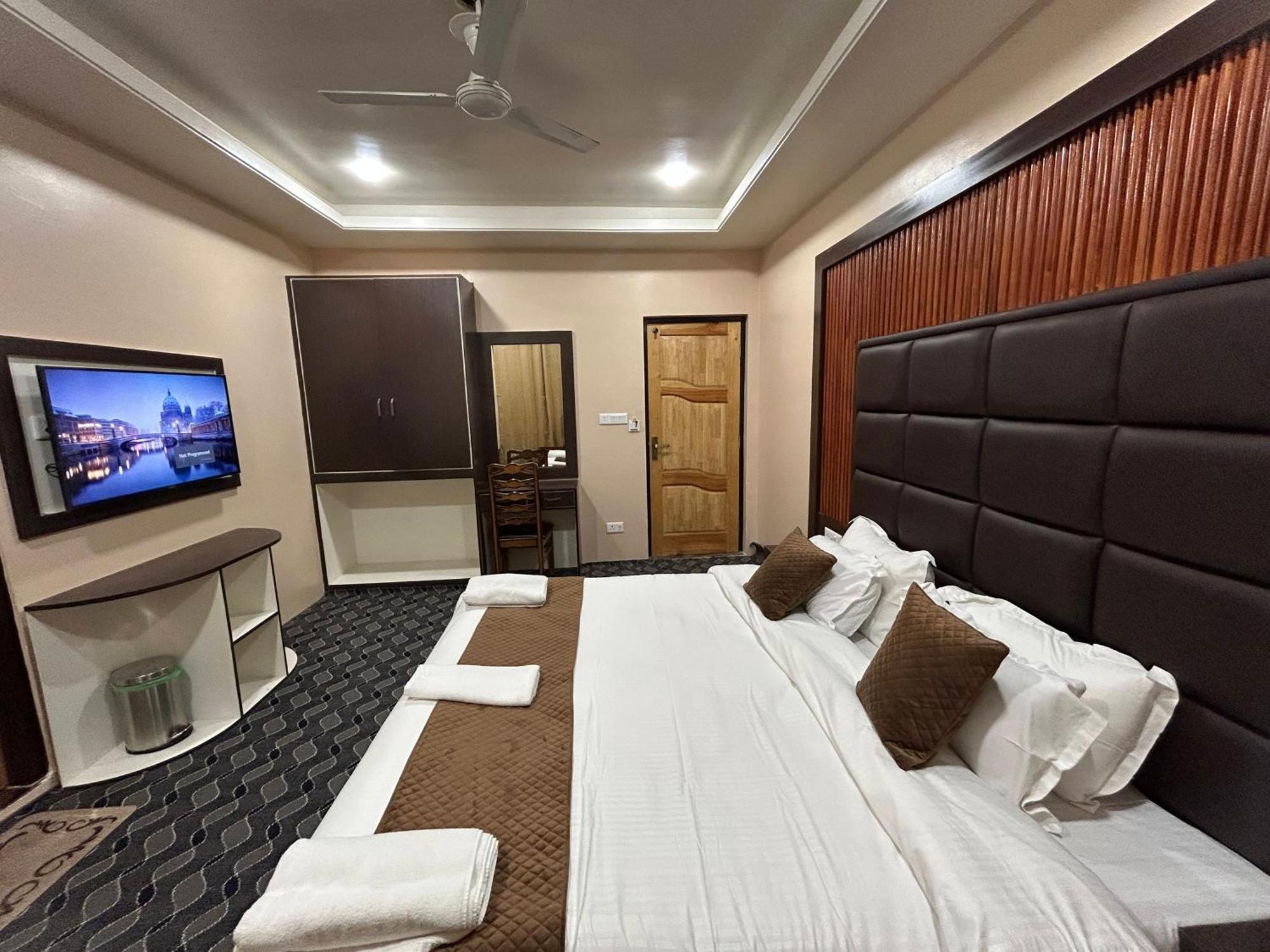 Fair Mount, Airport Road, Humhama Srinagar Hotell Rum bild