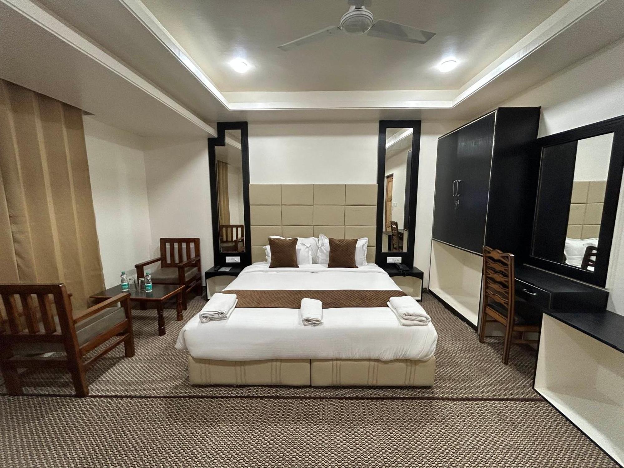Fair Mount, Airport Road, Humhama Srinagar Hotell Rum bild